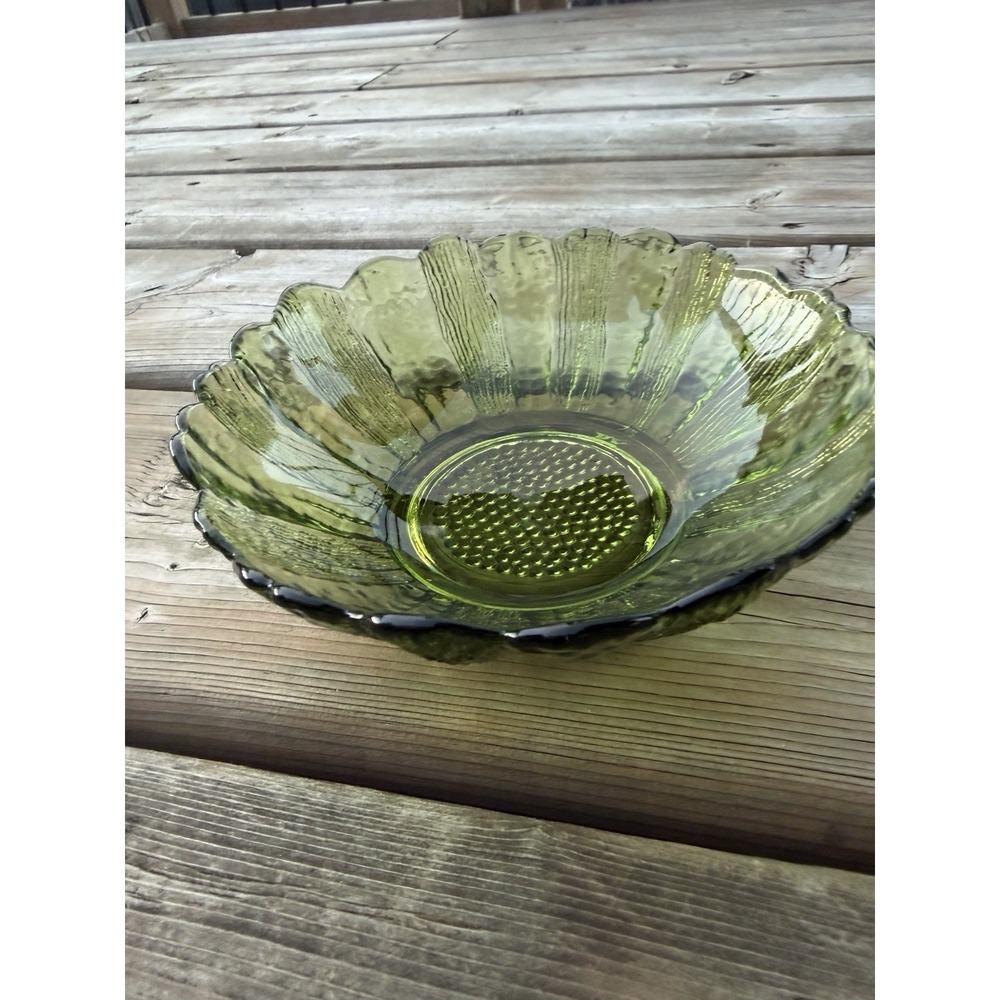 VTG 6.5" Green Glass Sunflower Bowl Textured Flower Petals Center Transparent